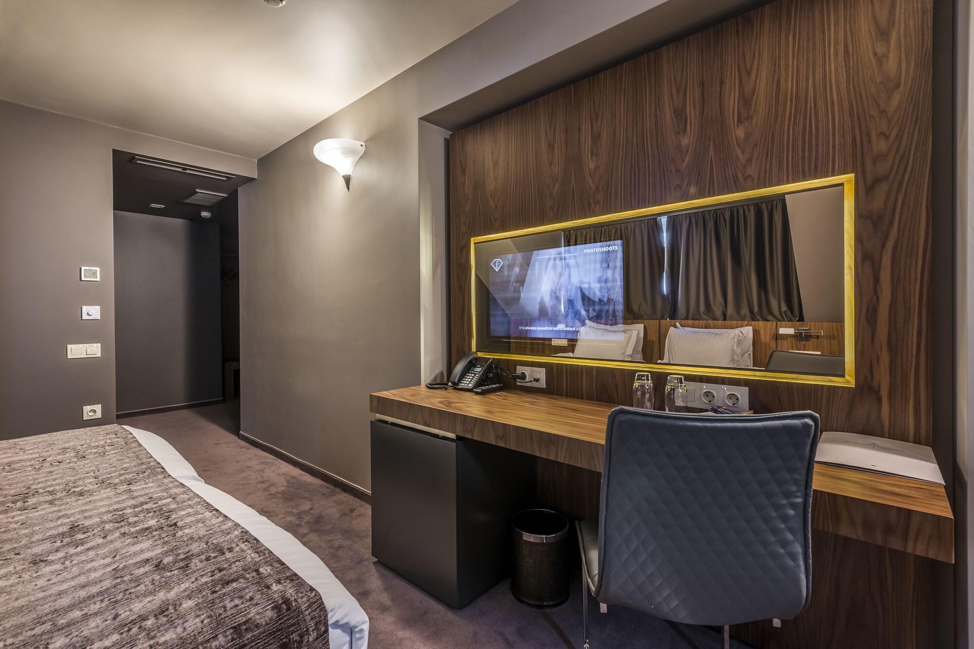 Seasons Design - Free Parking Otel Sofya