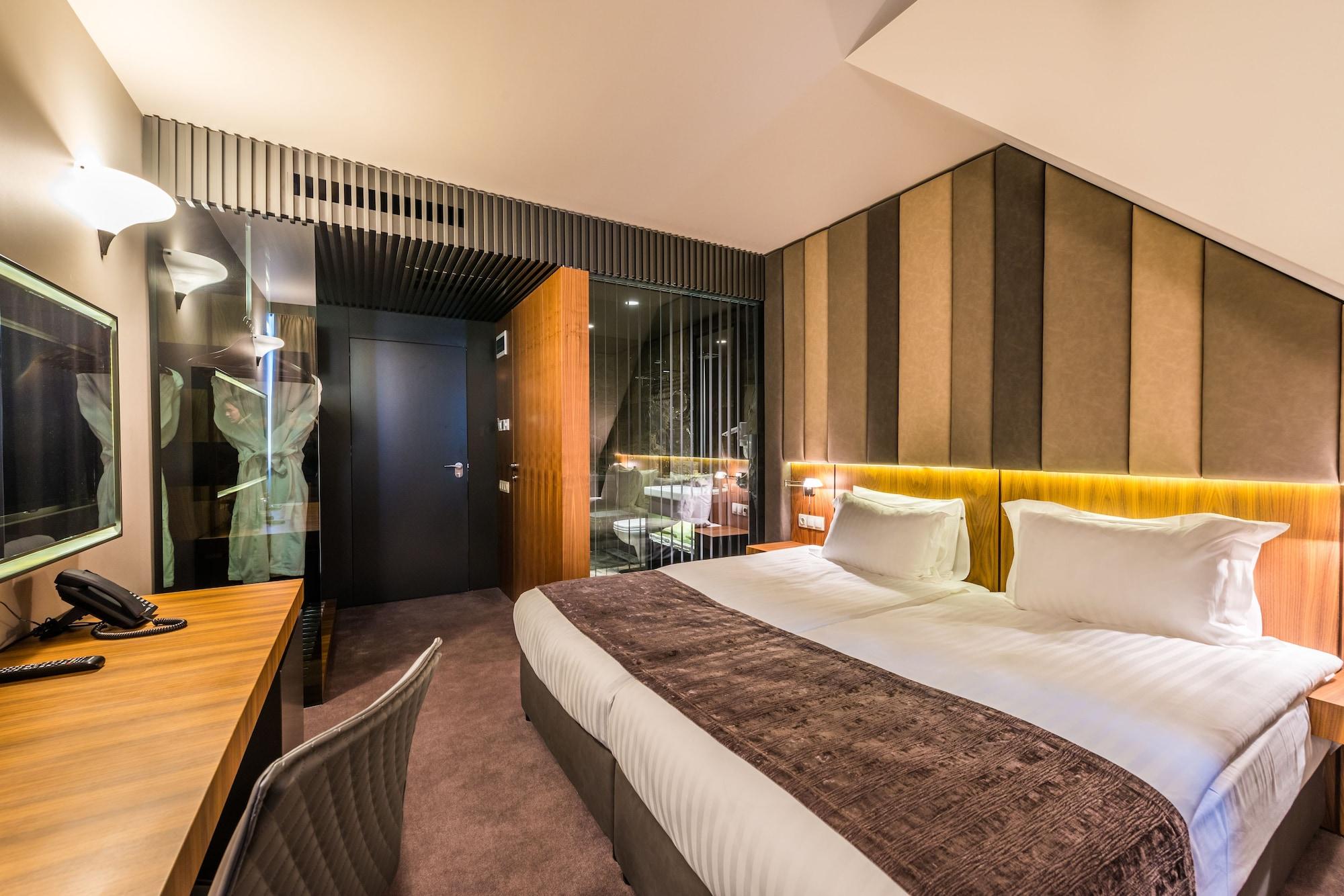 Seasons Design - Free Parking Hotel 5*