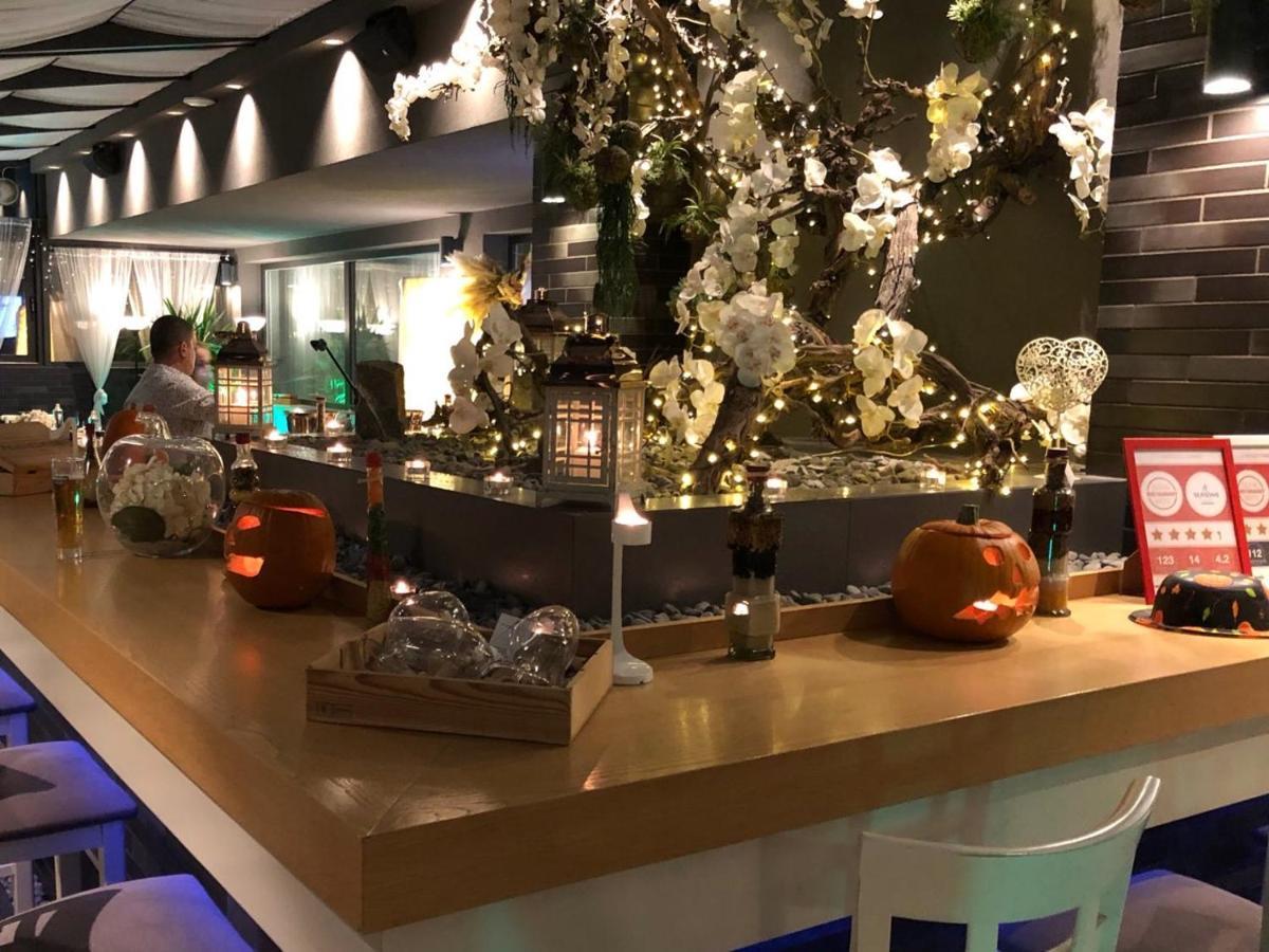 Seasons Design - Free Parking Otel