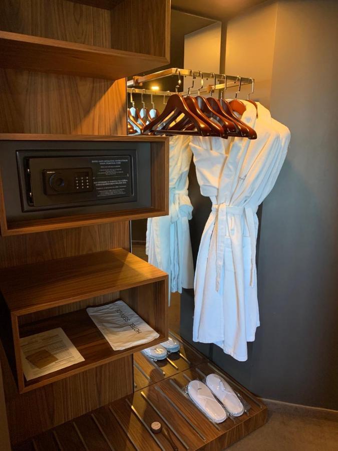 Seasons Design - Free Parking Hotel