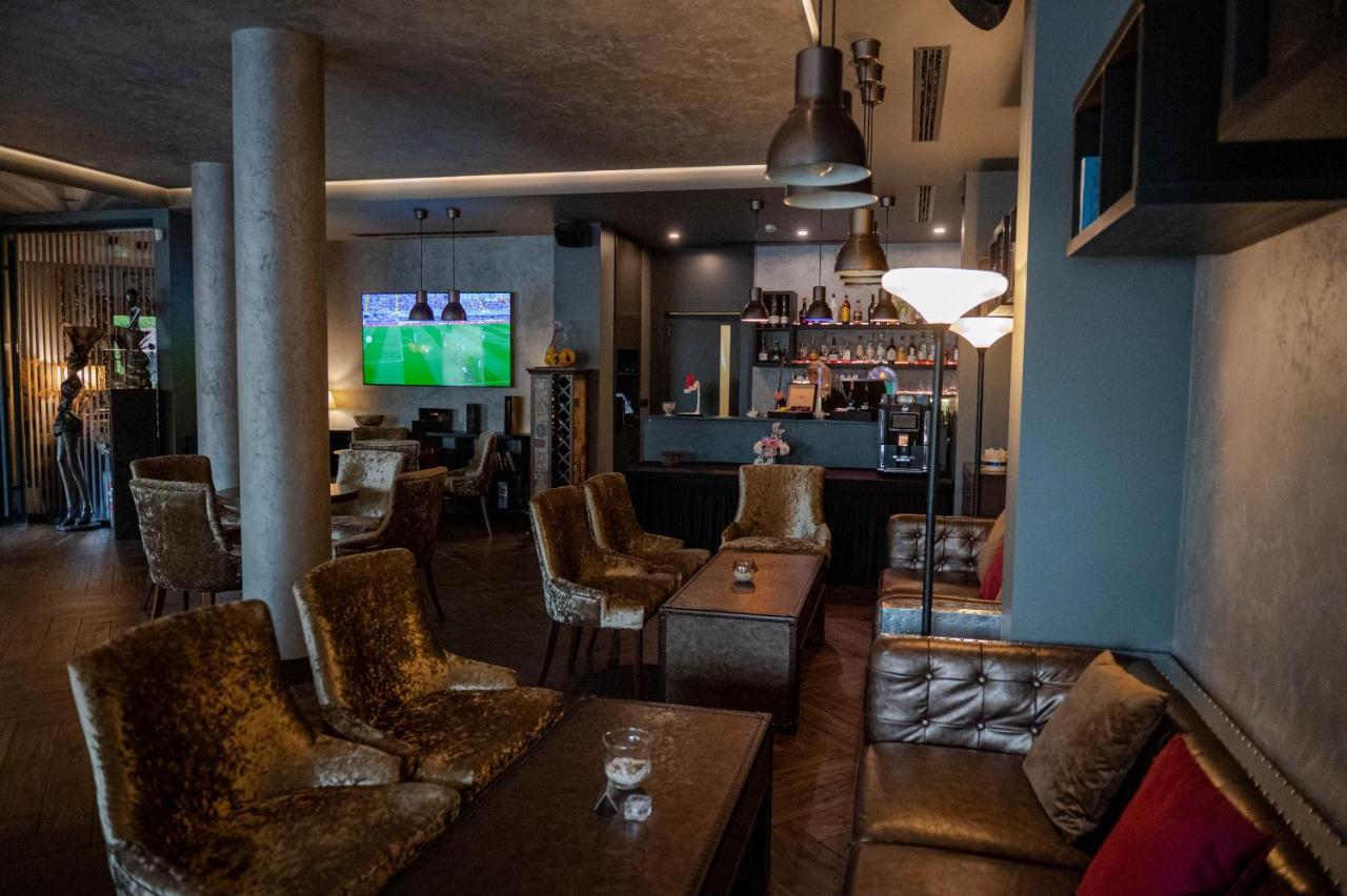 Seasons Design - Free Parking Otel Sofya