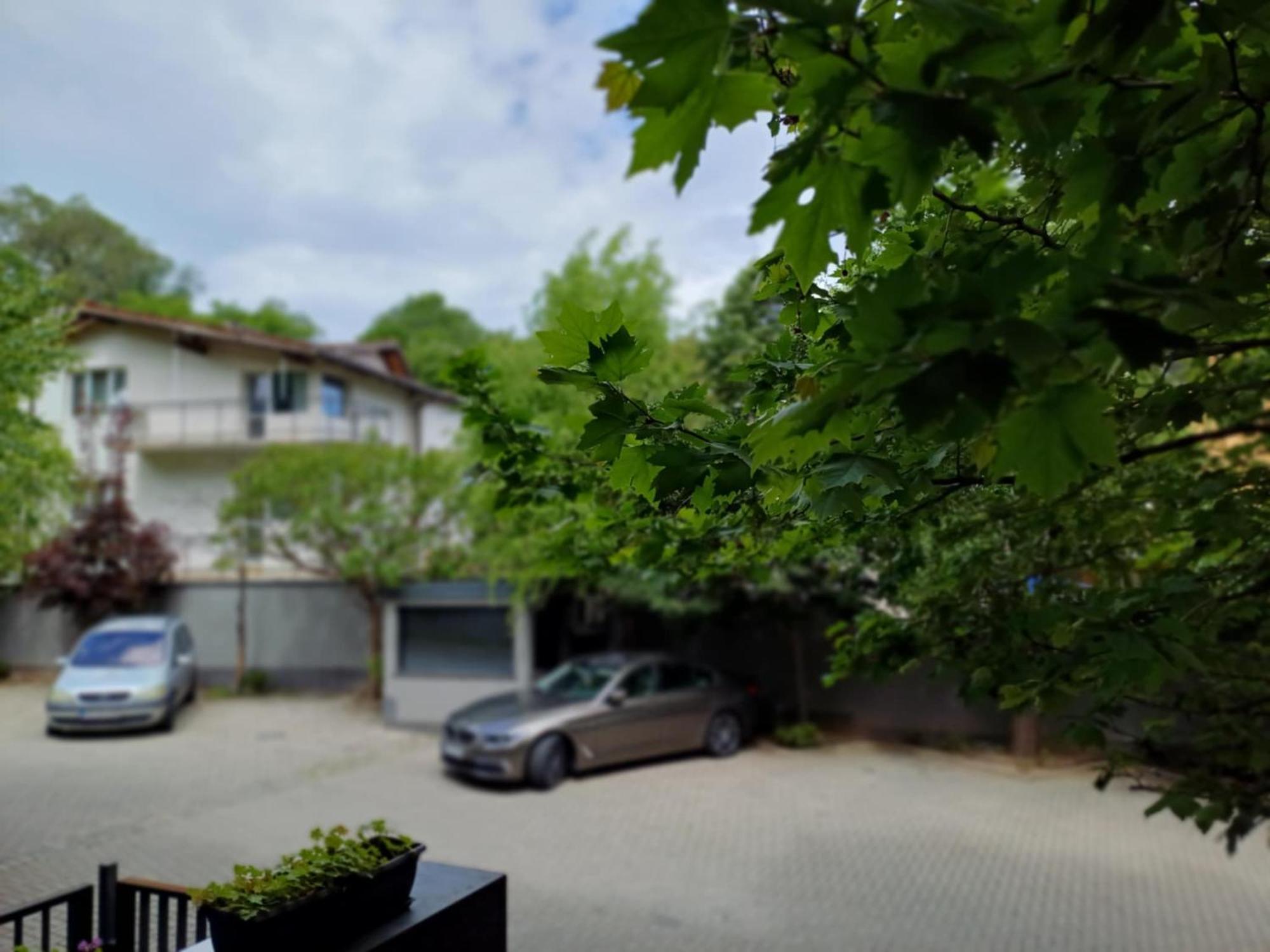 Seasons Design - Free Parking Готель