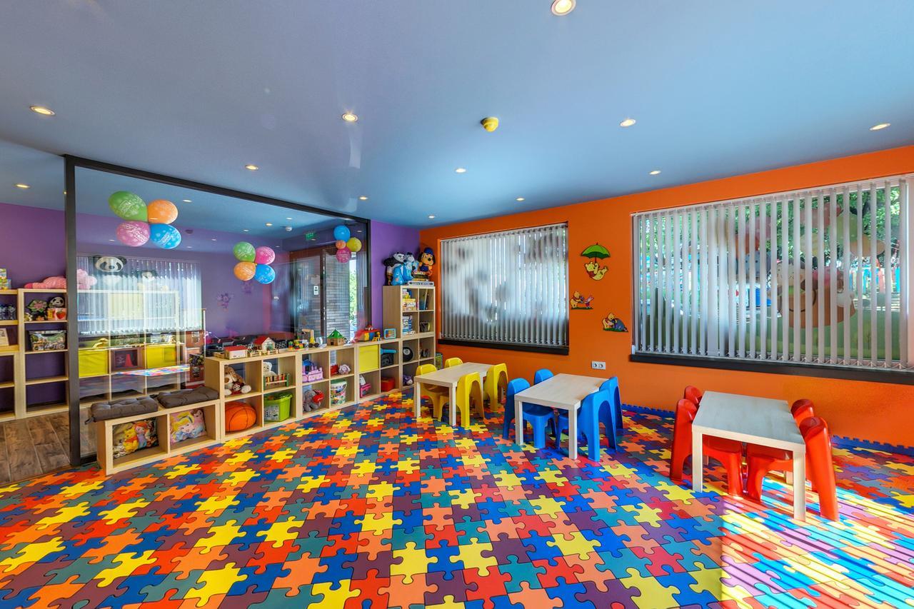 Seasons Design - Free Parking Otel