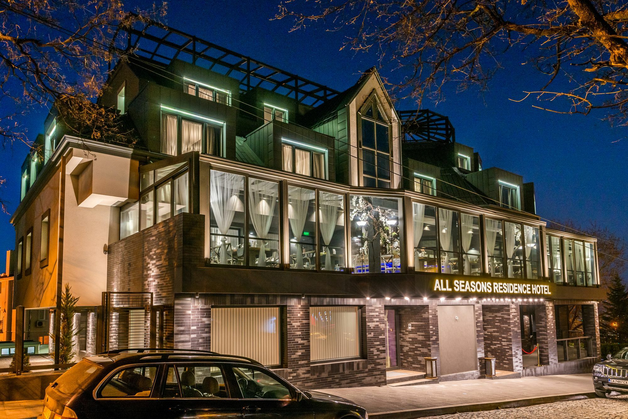 Seasons Design - Free Parking 5* Sofia