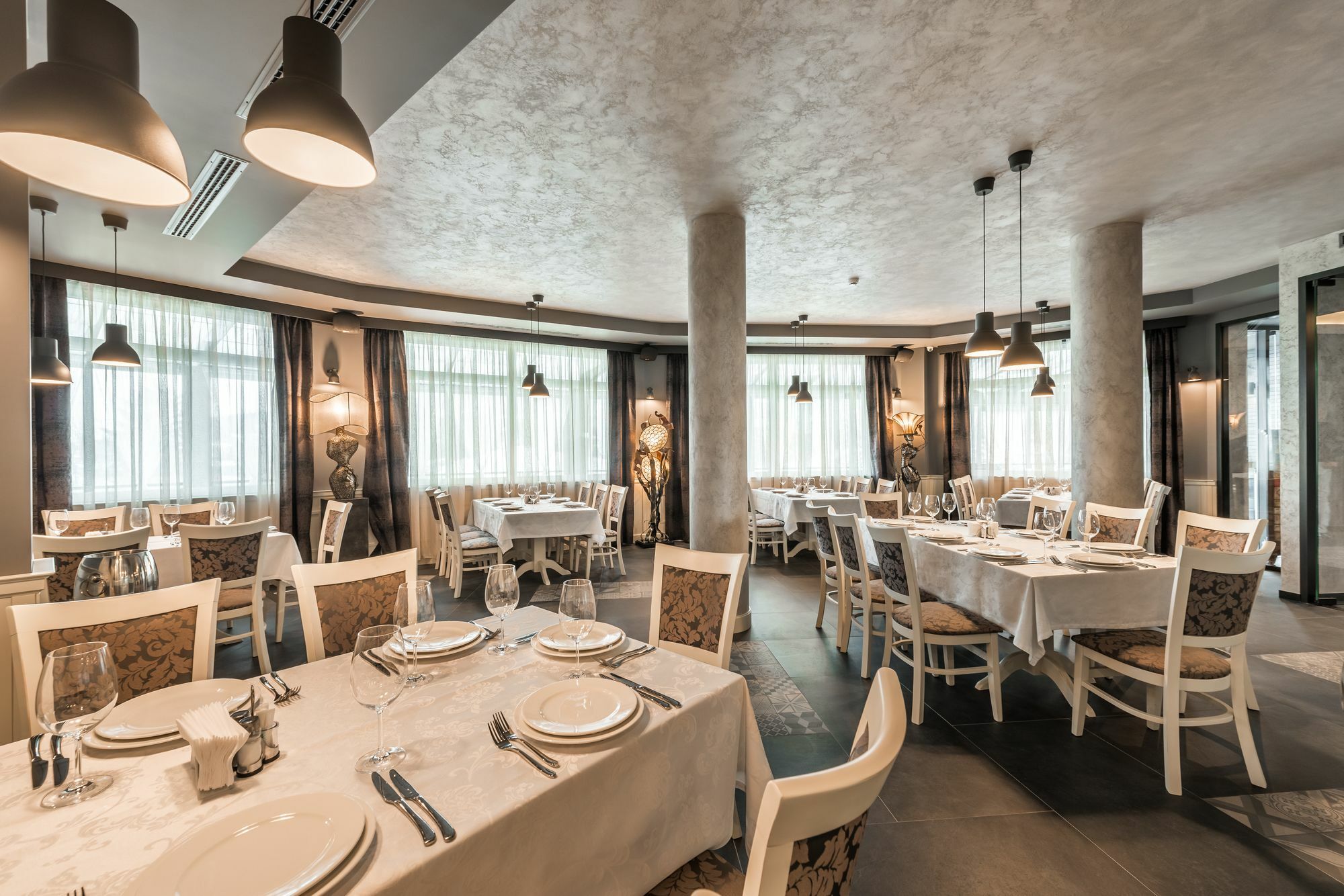 Seasons Design - Free Parking Hotel Sofia